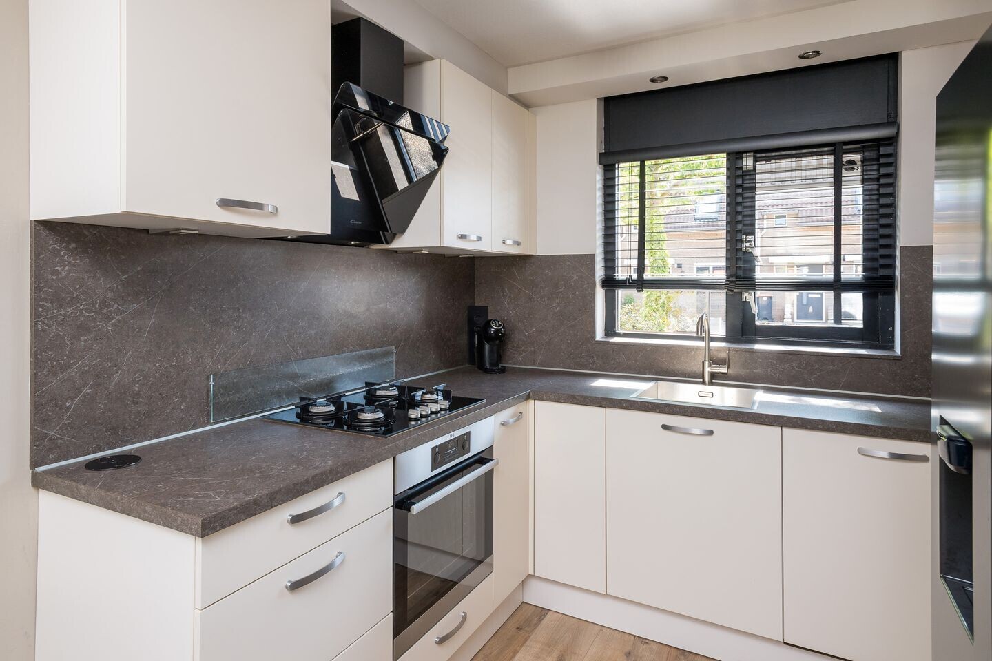 Tussenwoning te koop: Hofnar 43, Rhoon