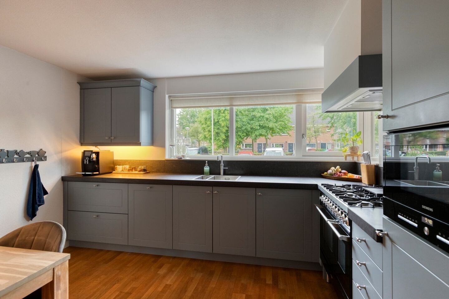 Tussenwoning te koop: Amberhof 27, Rhoon