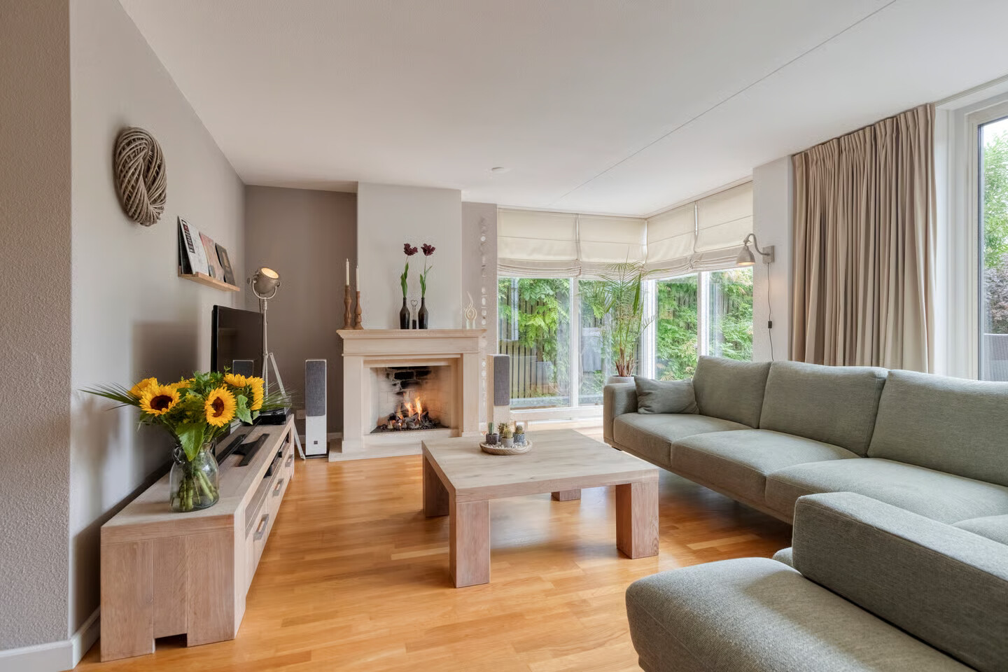 Tussenwoning te koop: Amberhof 27, Rhoon