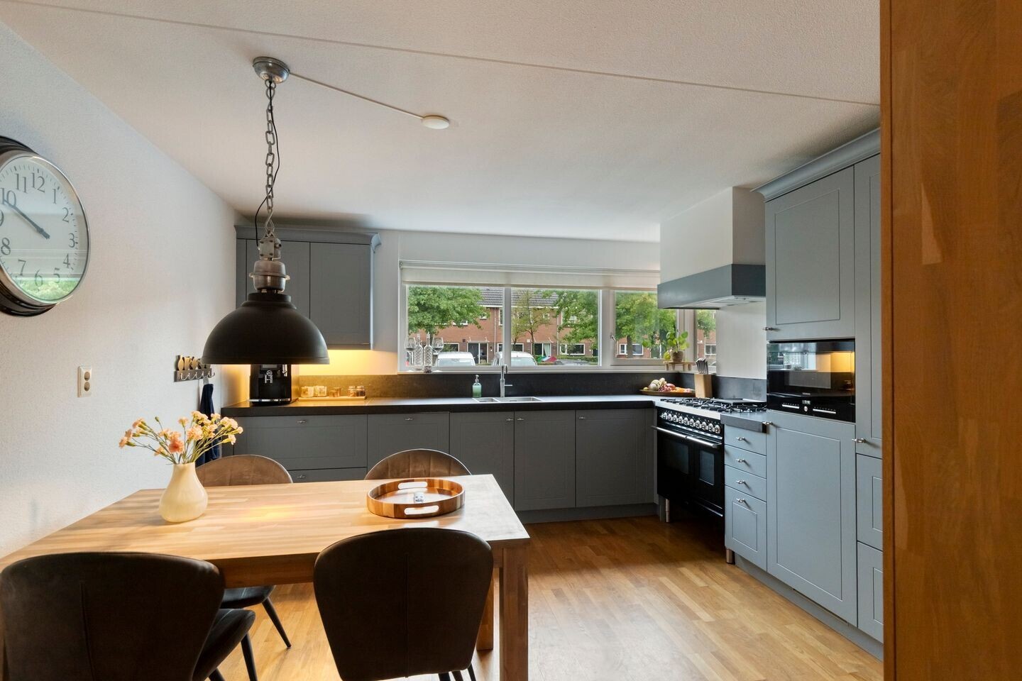 Tussenwoning te koop: Amberhof 27, Rhoon