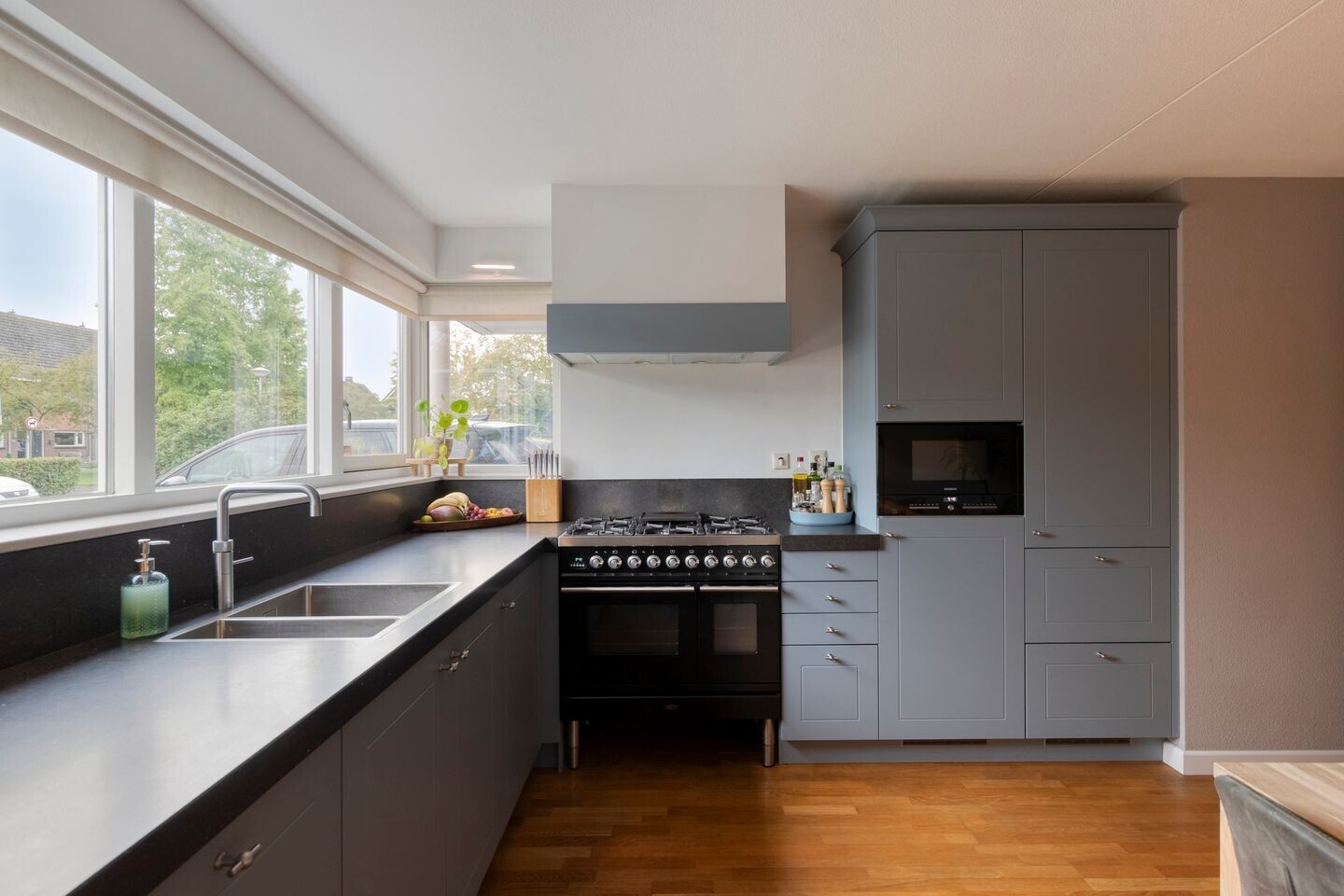 Tussenwoning te koop: Amberhof 27, Rhoon