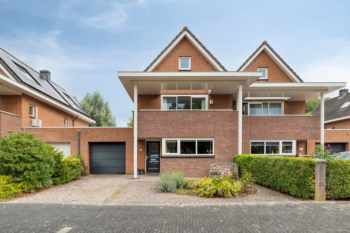 Tussenwoning te koop: Amberhof 27, Rhoon