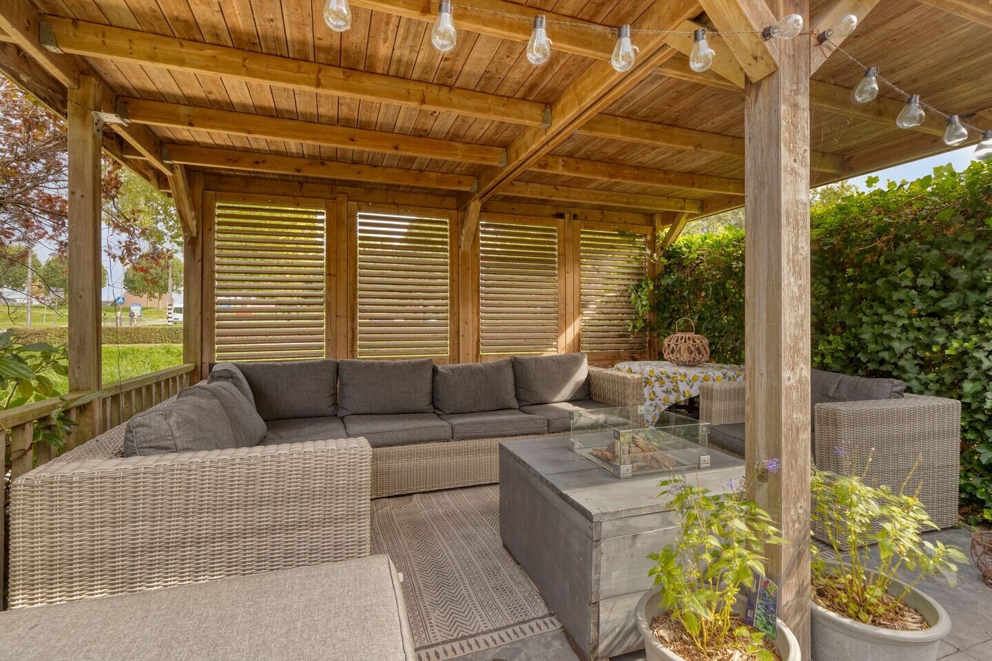Tussenwoning te koop: Amberhof 27, Rhoon