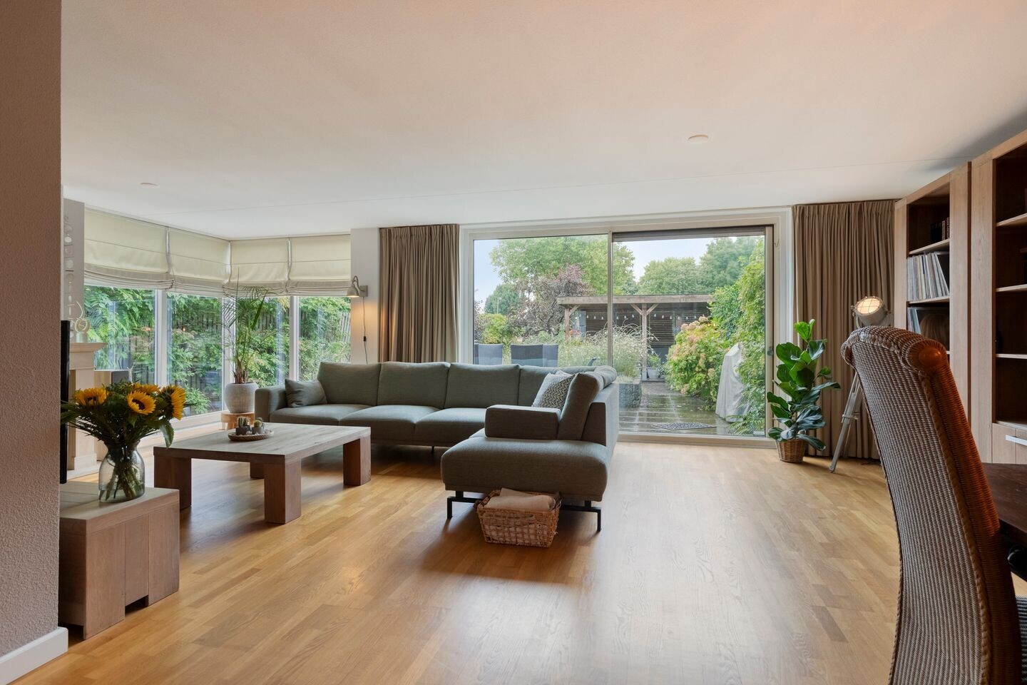 Tussenwoning te koop: Amberhof 27, Rhoon