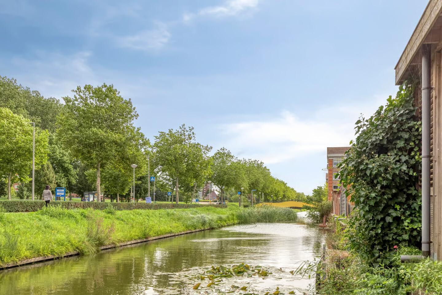 Tussenwoning te koop: Amberhof 27, Rhoon