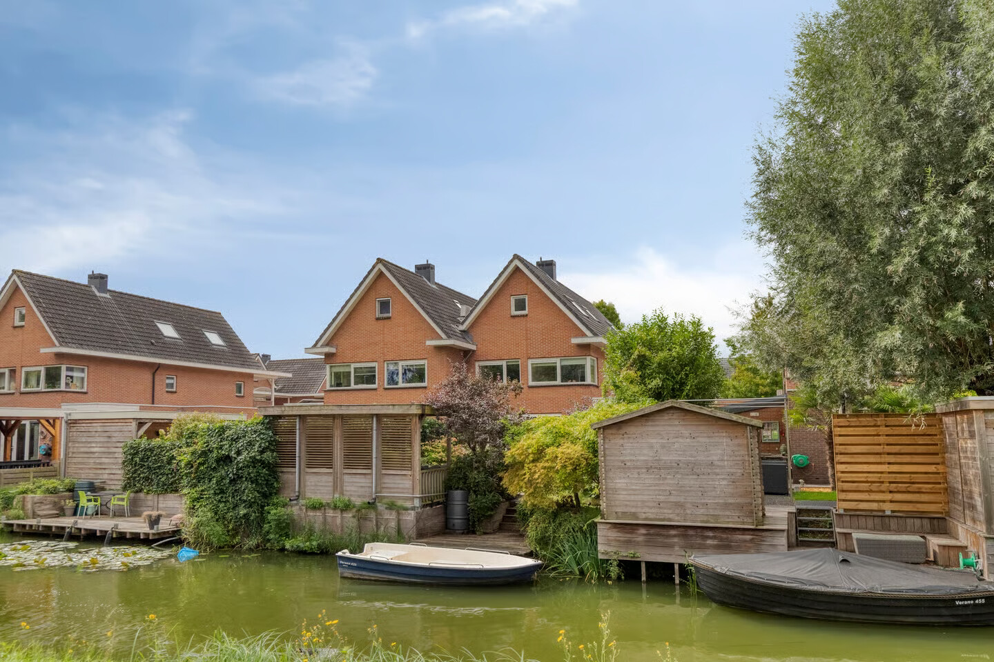 Tussenwoning te koop: Amberhof 27, Rhoon