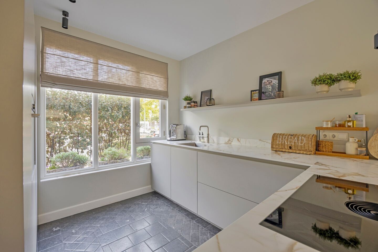 Tussenwoning te koop: Hof van Portland 7, Rhoon