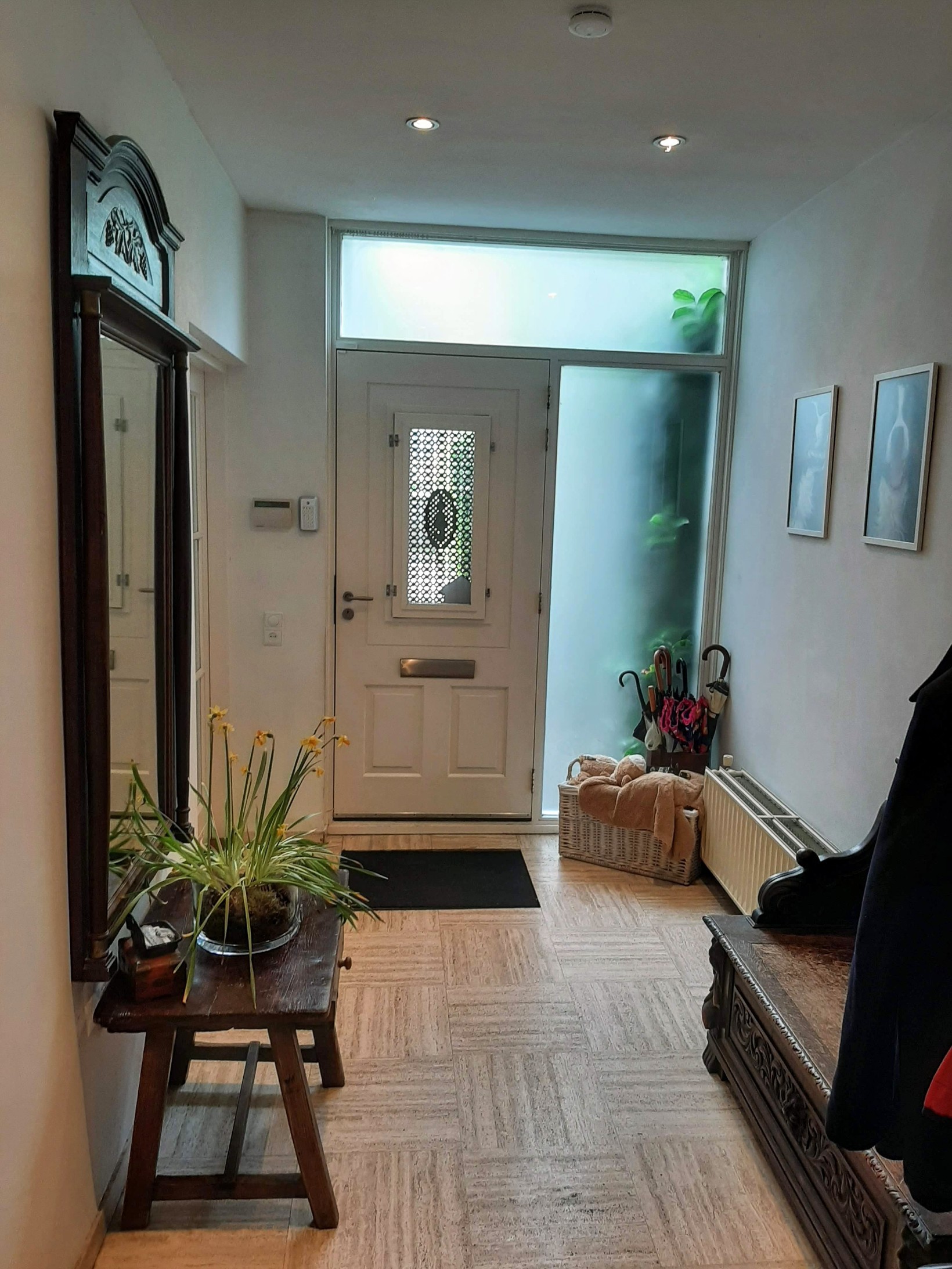 Twee-onder-één-kap te koop: Emmastraat 7, Poortugaal
