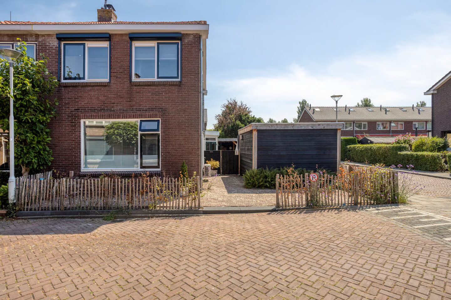 Twee-onder-één-kap te koop: Wilhelmina Geevestraat 38, Poortugaal