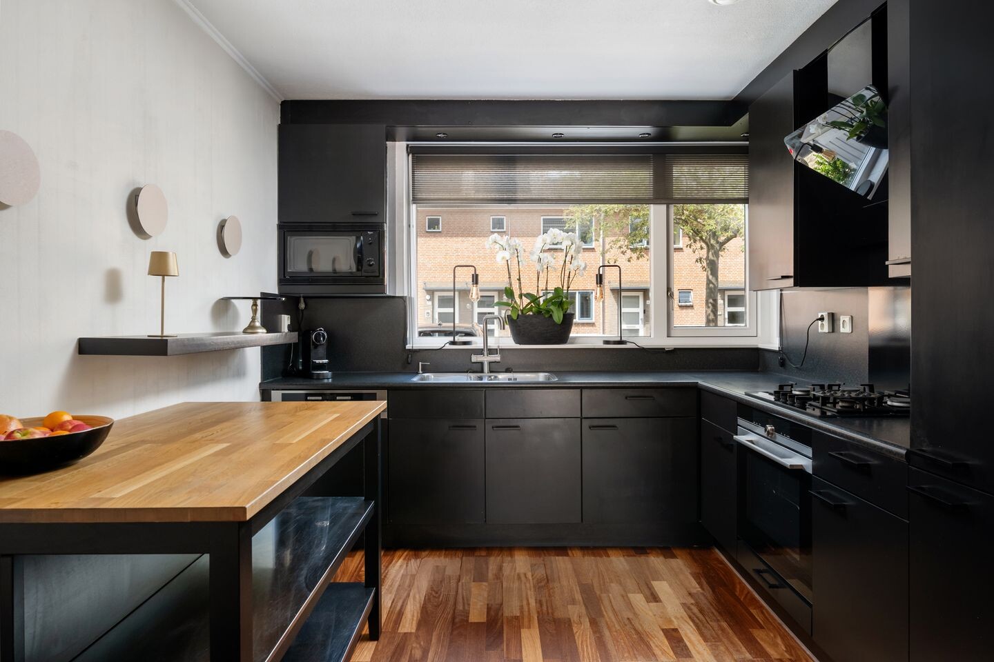 Tussenwoning te koop: Nicolaas van Puttenstraat 49, Poortugaal