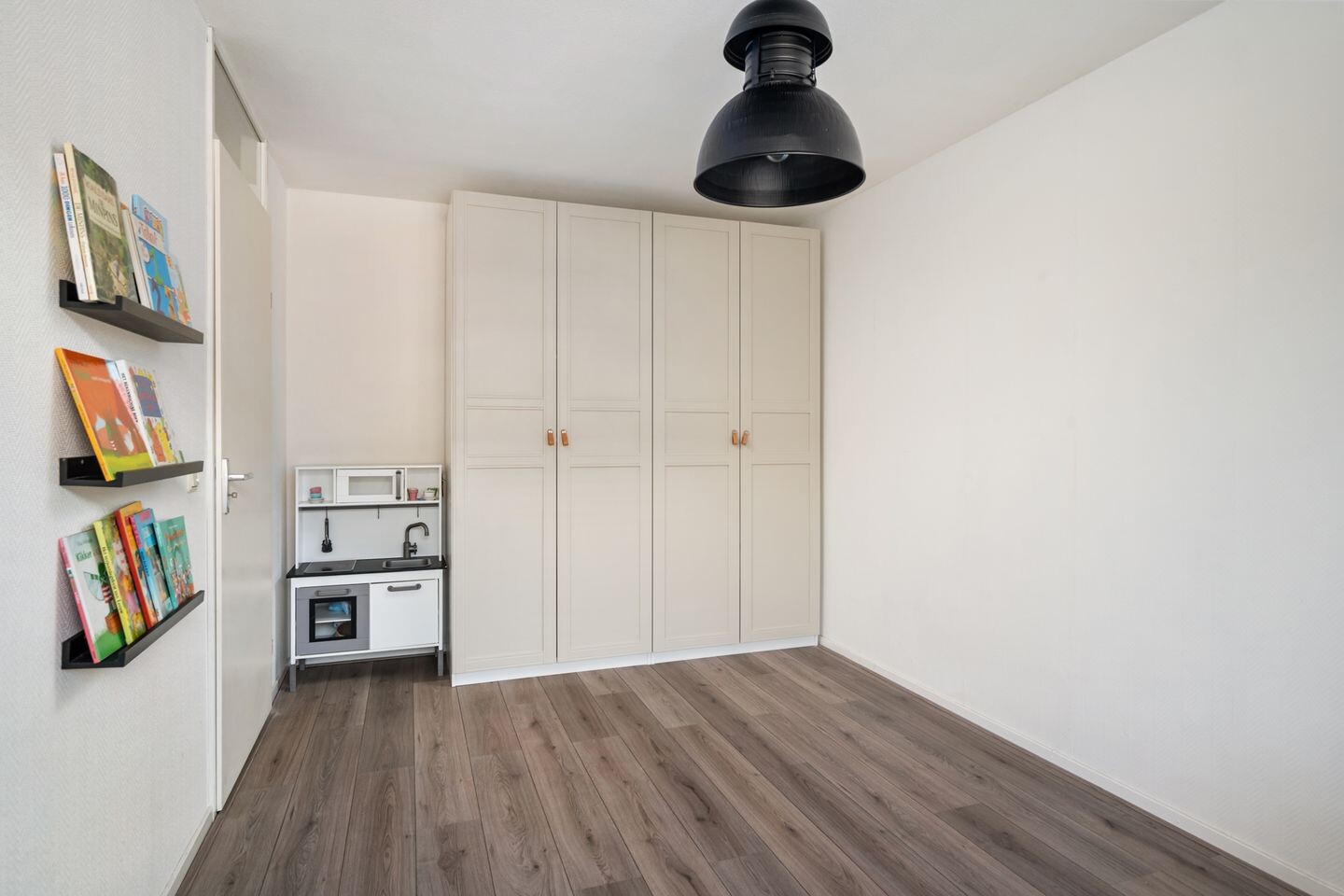 Tussenwoning te koop: Nicolaas van Puttenstraat 49, Poortugaal
