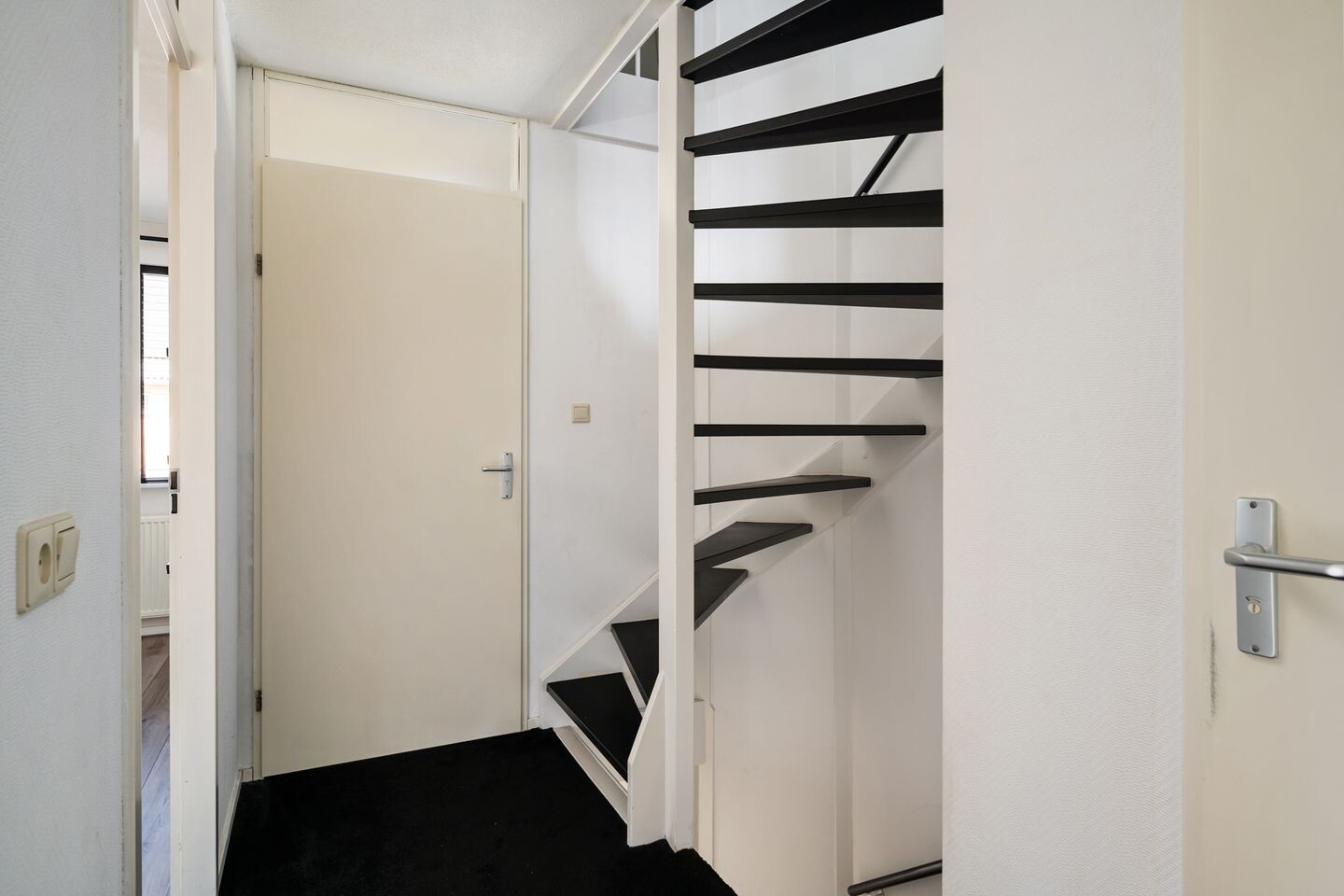 Tussenwoning te koop: Nicolaas van Puttenstraat 49, Poortugaal