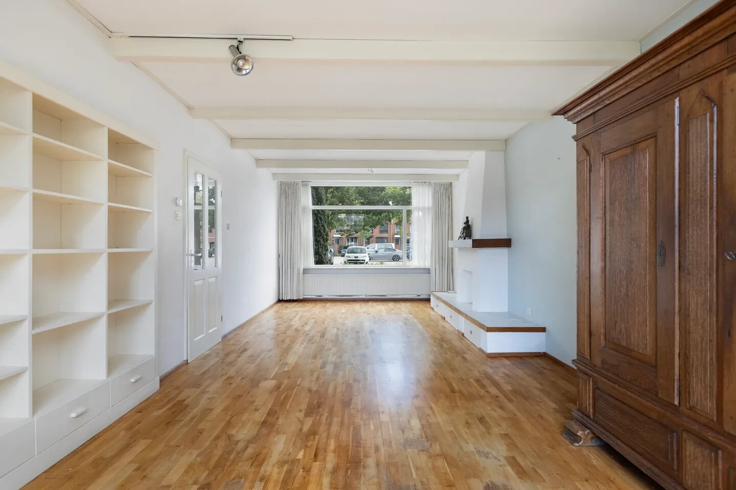 Tussenwoning te koop: Emmaplein 11, Rozenburg