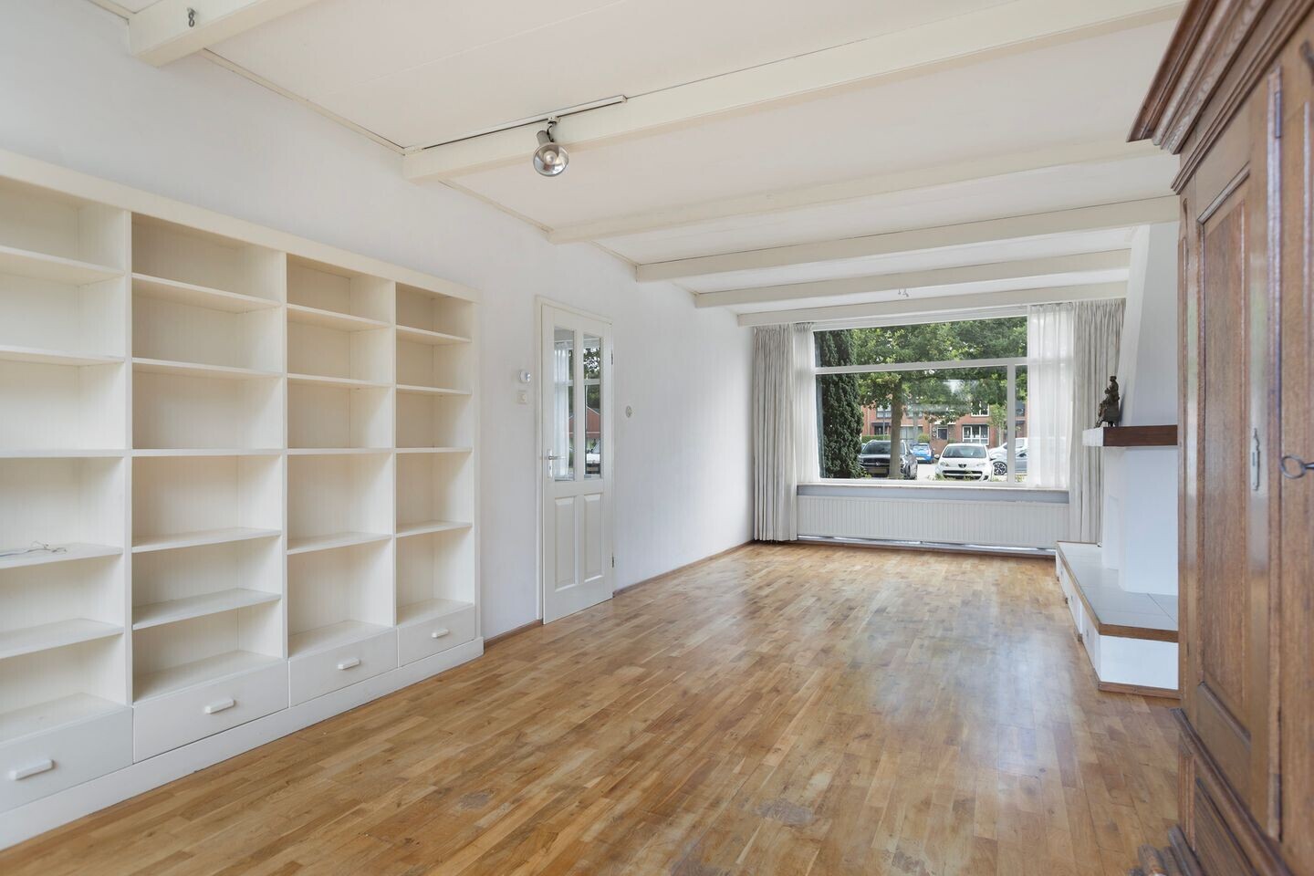 Tussenwoning te koop: Emmaplein 11, Rozenburg