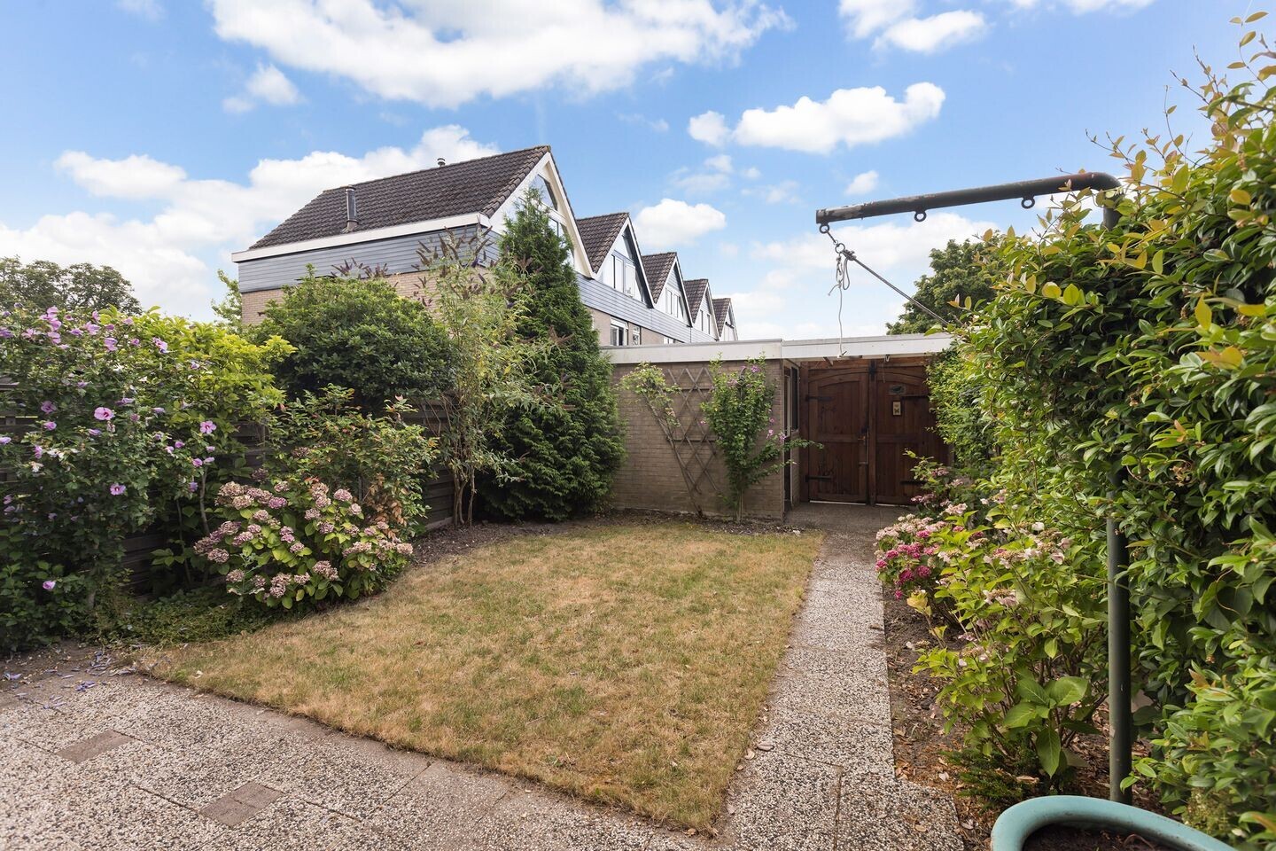 Tussenwoning te koop: Emmaplein 11, Rozenburg