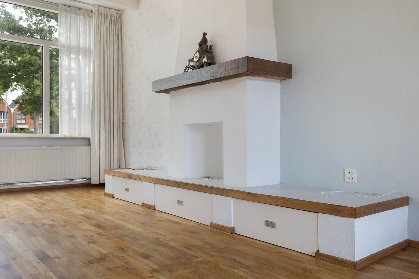 Tussenwoning te koop: Emmaplein 11, Rozenburg
