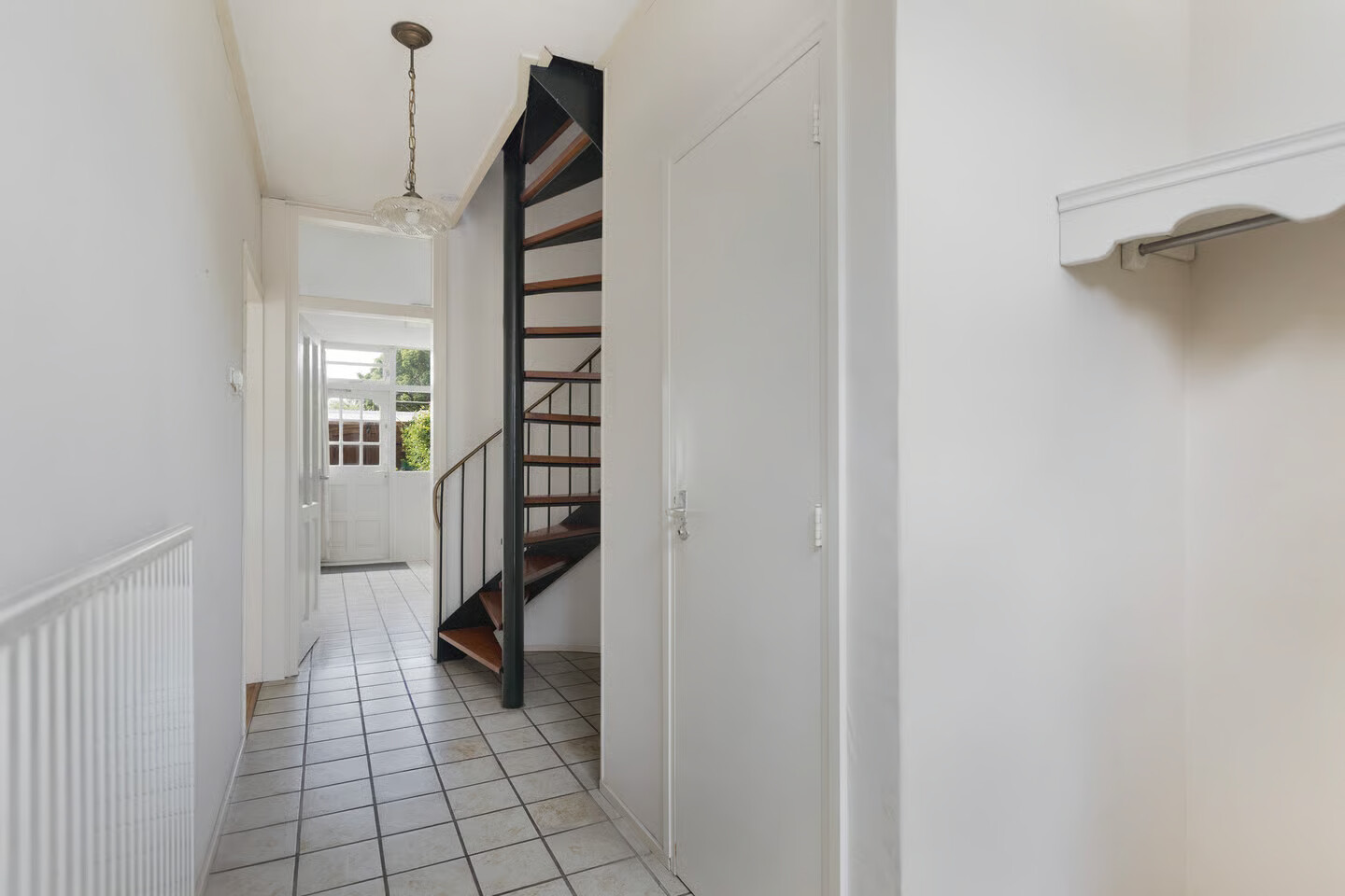 Tussenwoning te koop: Emmaplein 11, Rozenburg