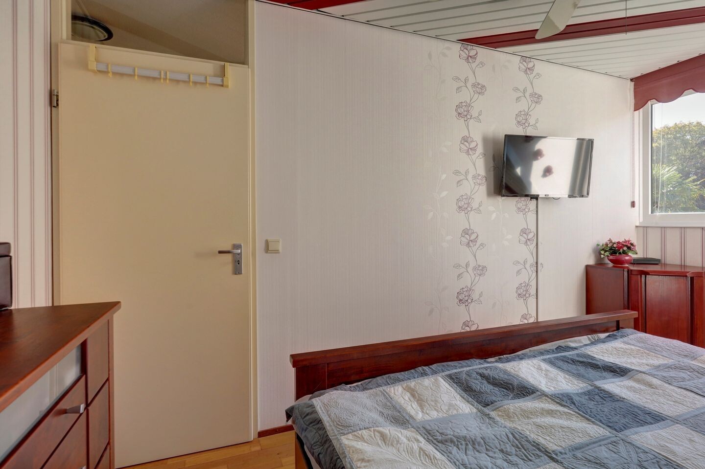 Tussenwoning te koop: Watersnip 18, Rozenburg