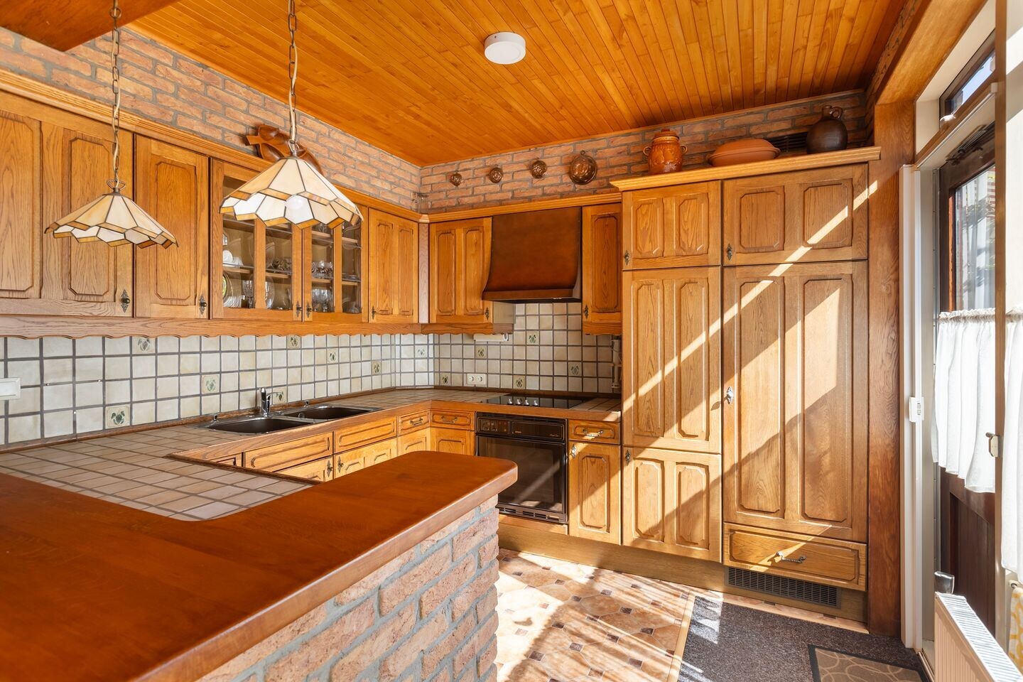 Tussenwoning te koop: Esdoornlaan 32, Rozenburg