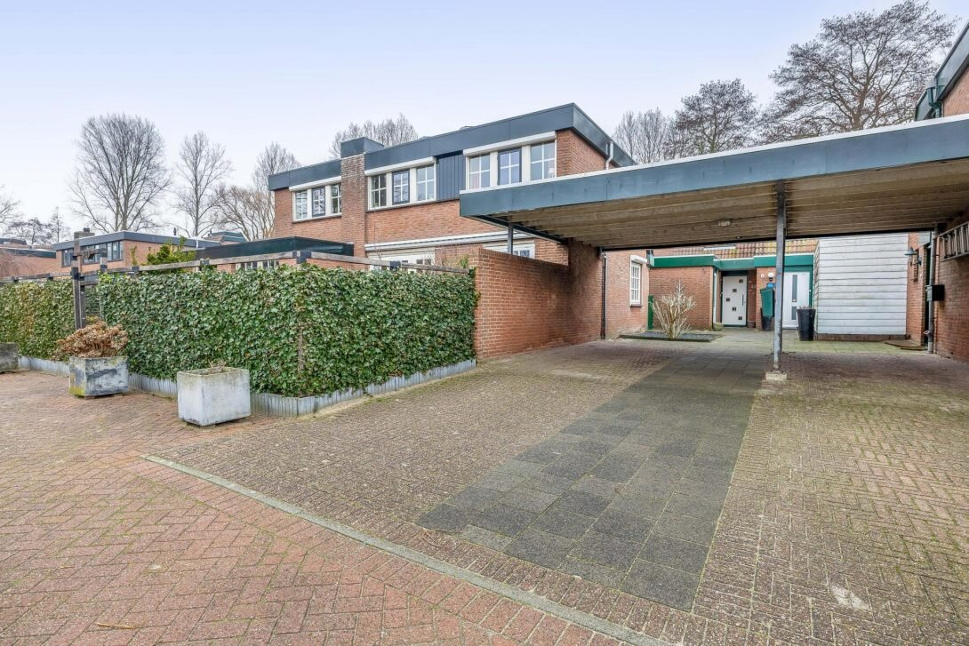 Tussenwoning te koop: Tureluur 32, Hoogvliet Rotterdam