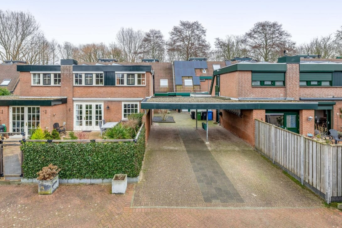 Tussenwoning te koop: Tureluur 32, Hoogvliet Rotterdam