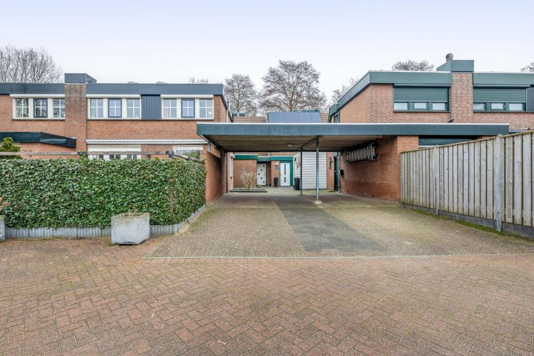 Tussenwoning te koop: Tureluur 32, Hoogvliet Rotterdam