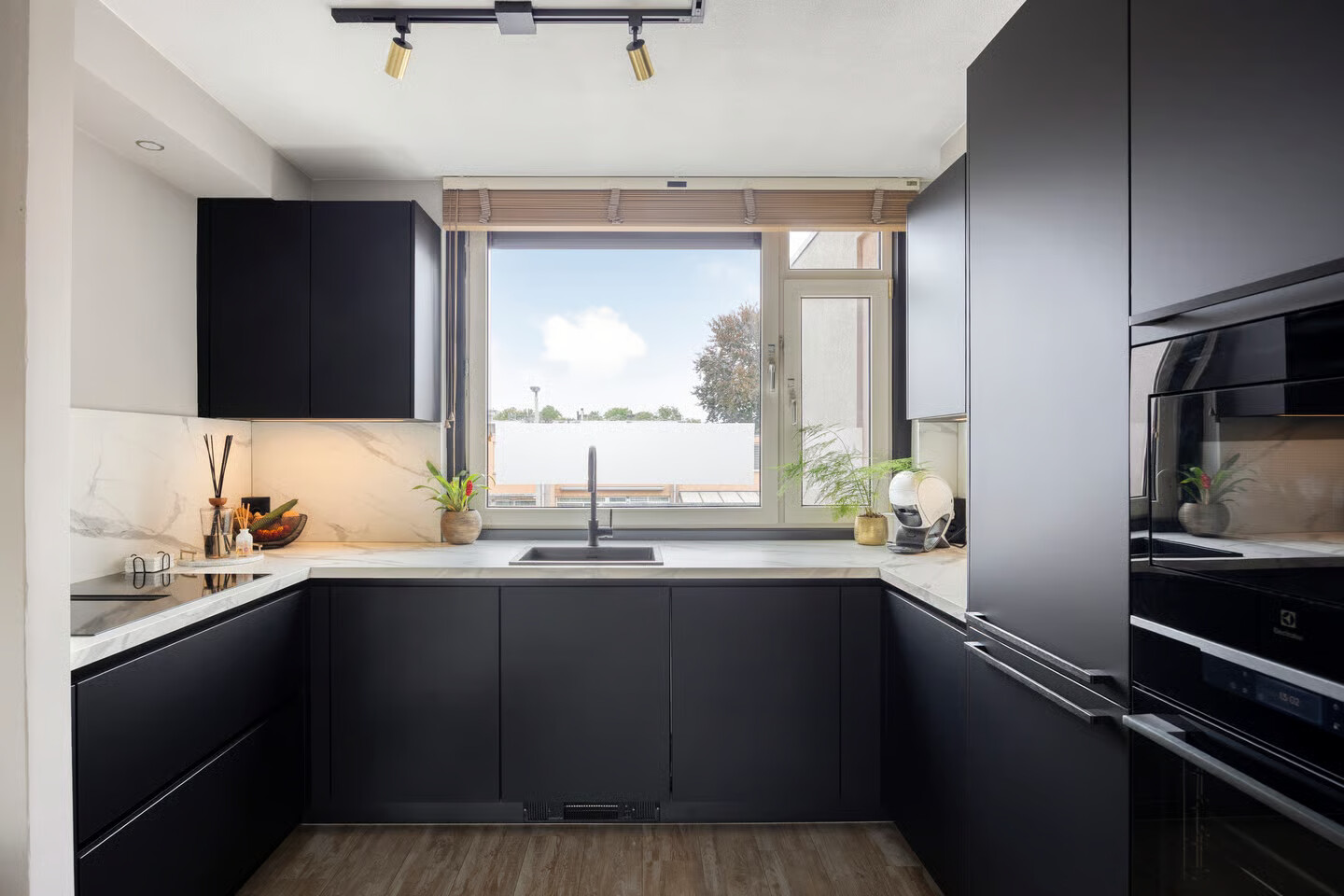 Appartement te koop: Kapittelhoek 12, Hoogvliet Rotterdam
