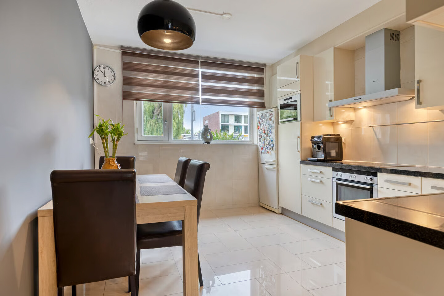Hoekwoning te koop: Ondersim 131, Hoogvliet Rotterdam