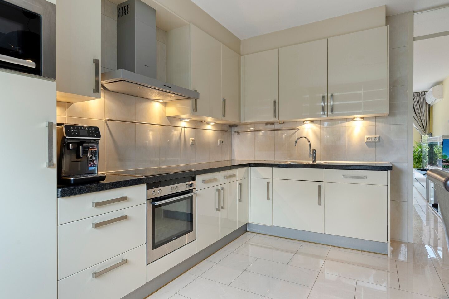 Hoekwoning te koop: Ondersim 131, Hoogvliet Rotterdam