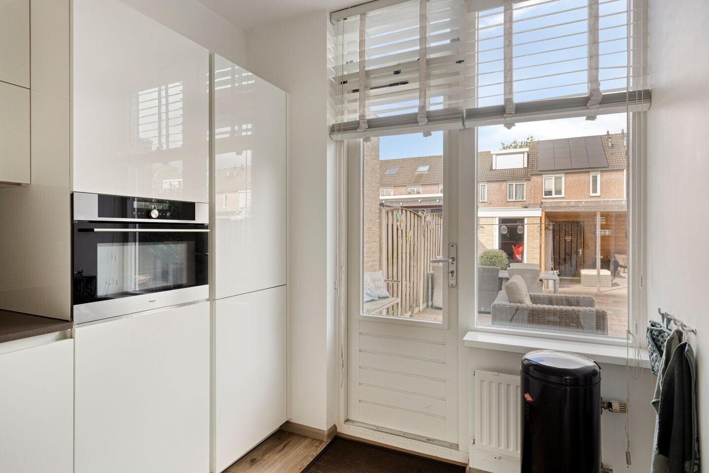 Tussenwoning te koop: Bongweg 8, Hoogvliet Rotterdam