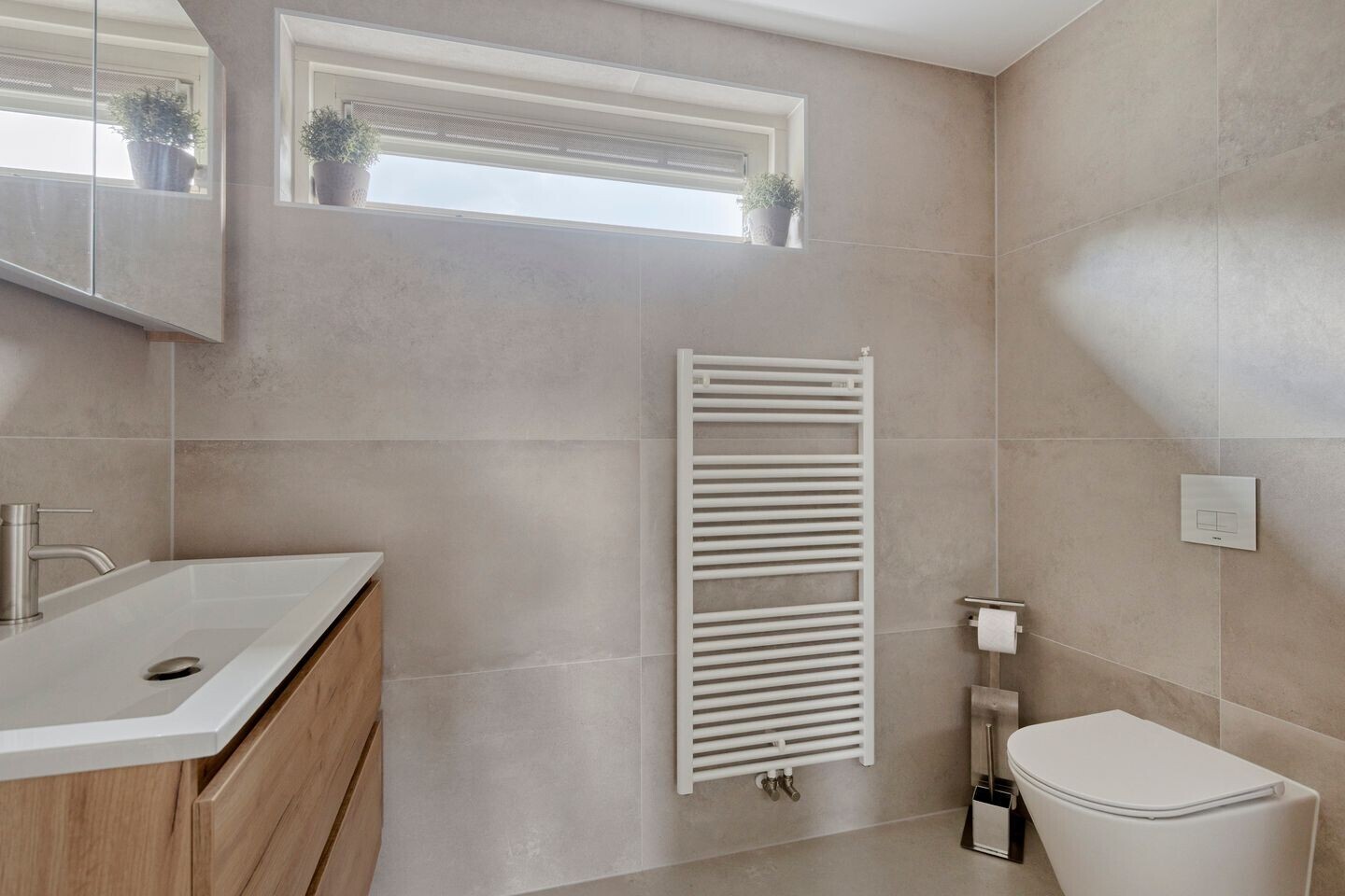 Tussenwoning te koop: Bongweg 8, Hoogvliet Rotterdam