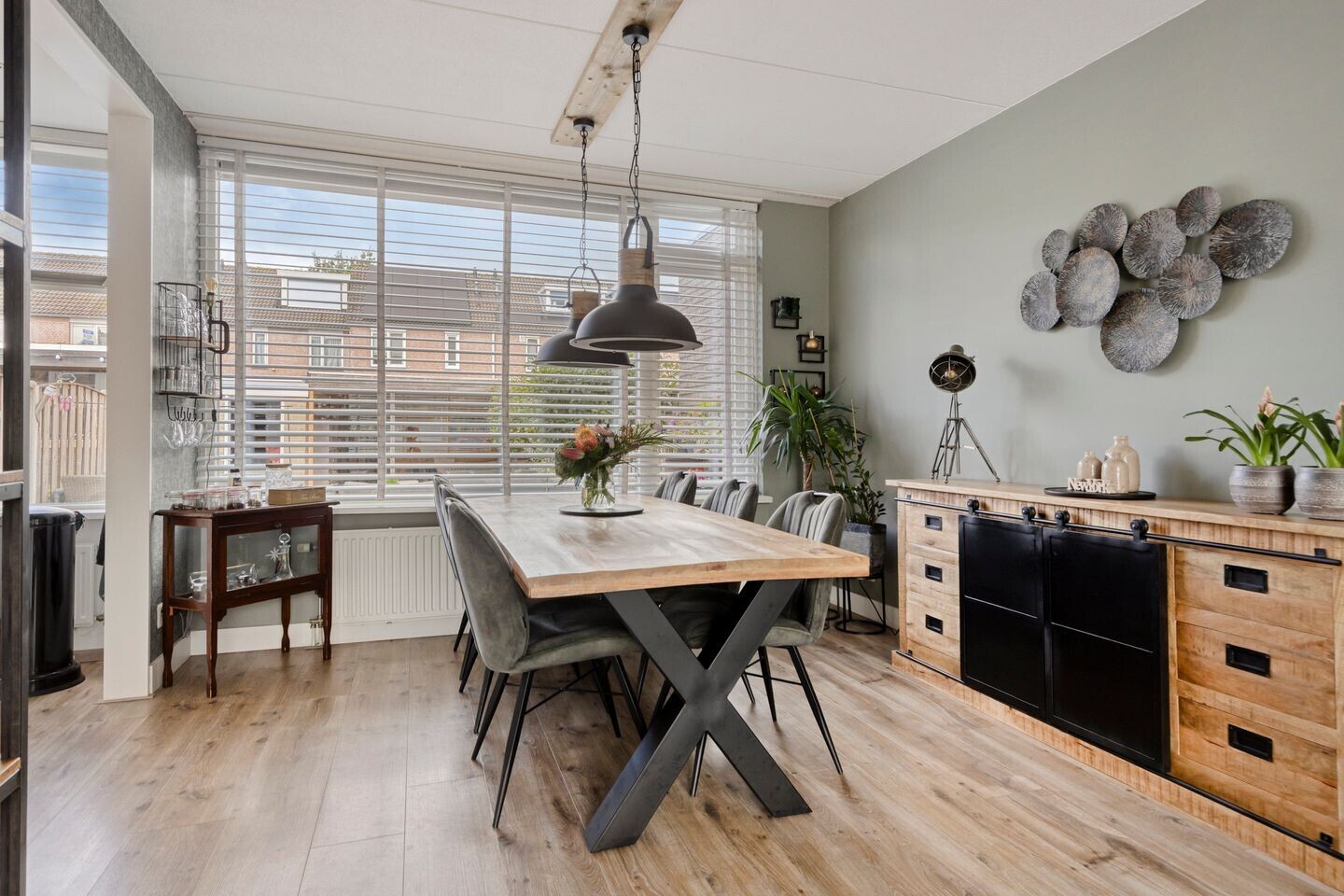 Tussenwoning te koop: Bongweg 8, Hoogvliet Rotterdam