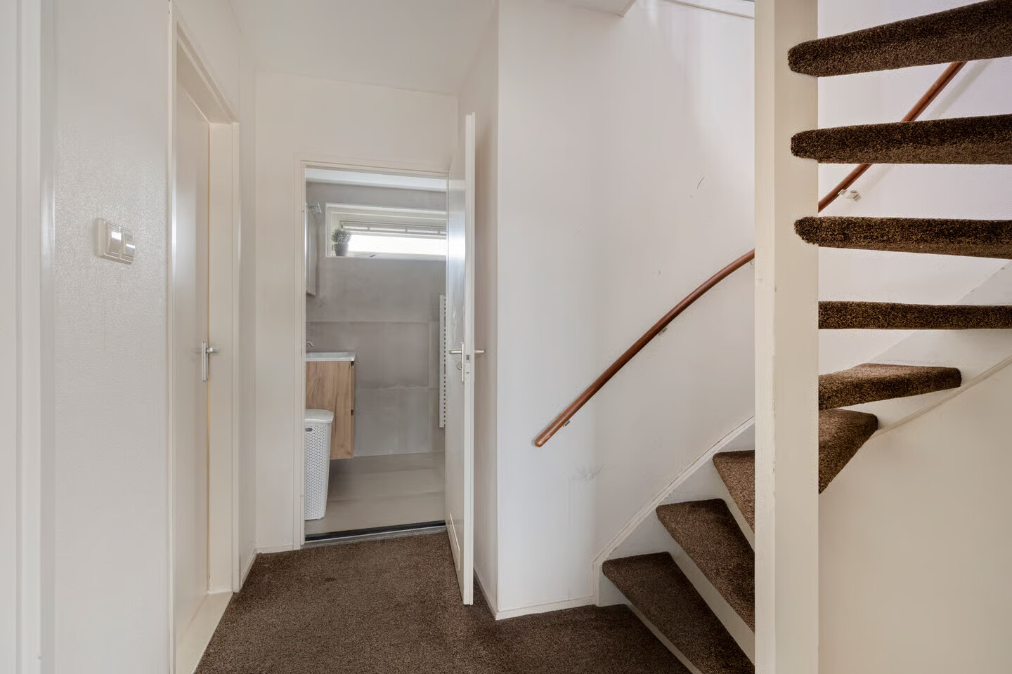 Tussenwoning te koop: Bongweg 8, Hoogvliet Rotterdam