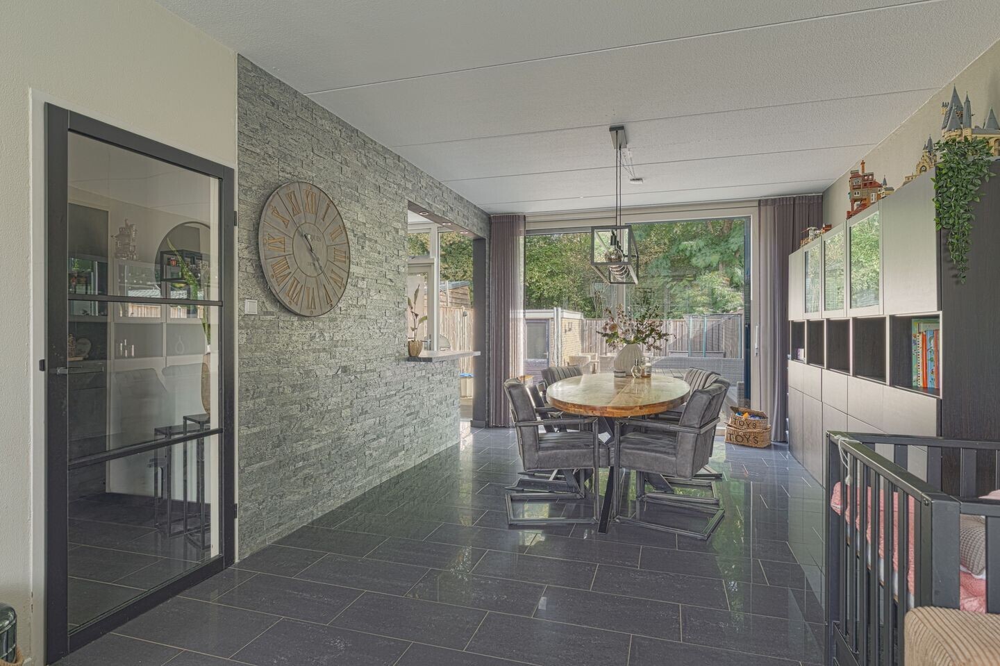 Tussenwoning te koop: Bongweg 84, Hoogvliet Rotterdam