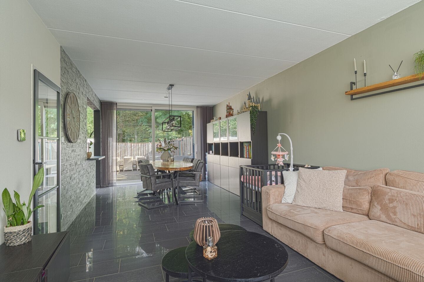 Tussenwoning te koop: Bongweg 84, Hoogvliet Rotterdam