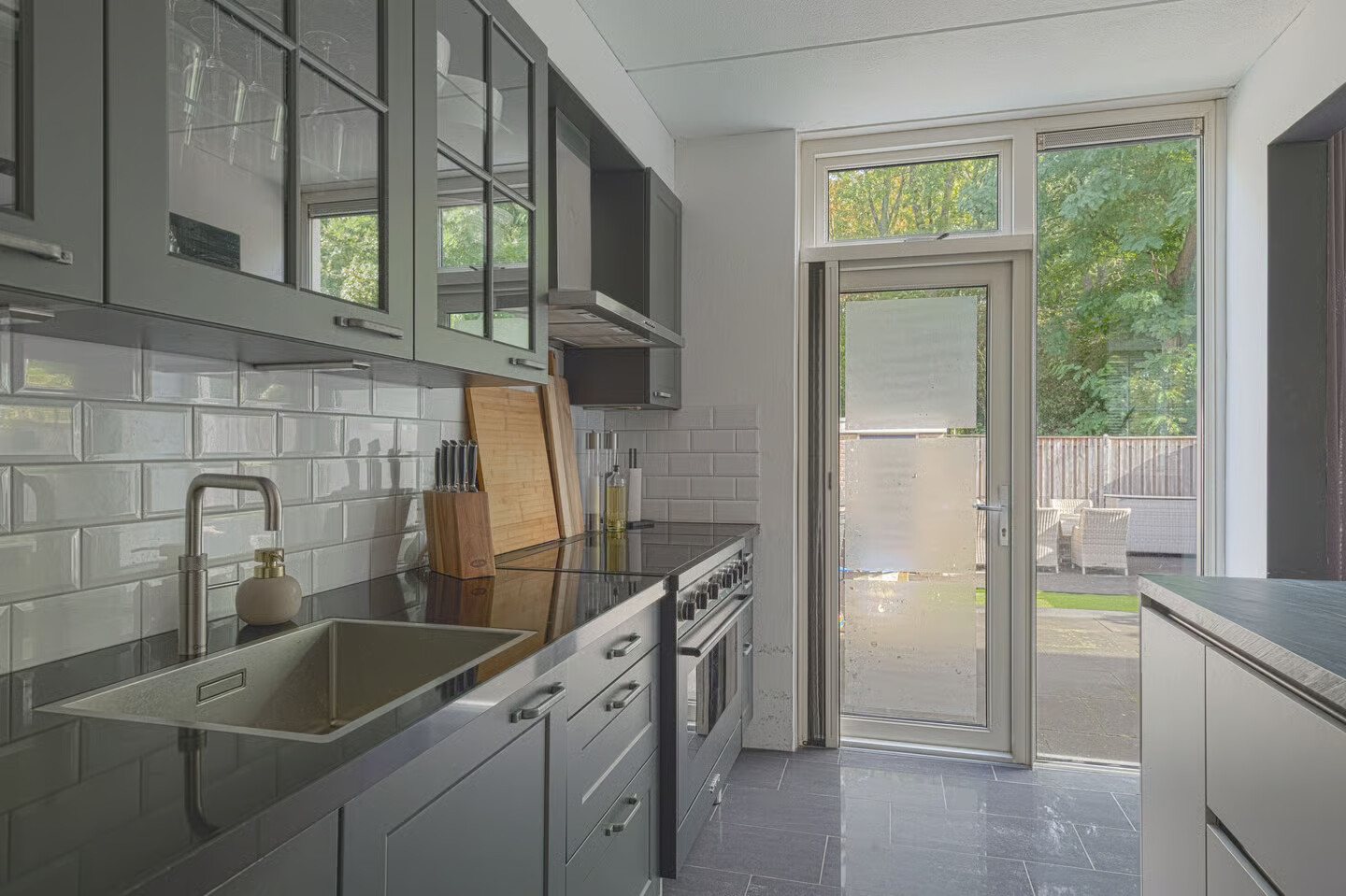 Tussenwoning te koop: Bongweg 84, Hoogvliet Rotterdam