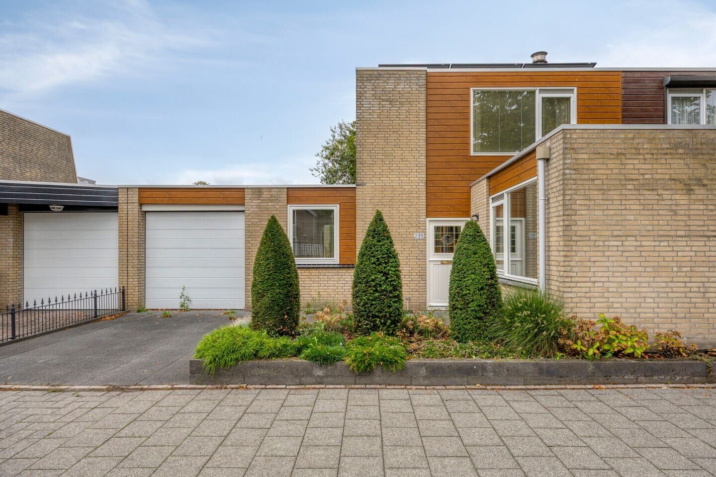 Tussenwoning te koop: Posweg 235, Hoogvliet Rotterdam