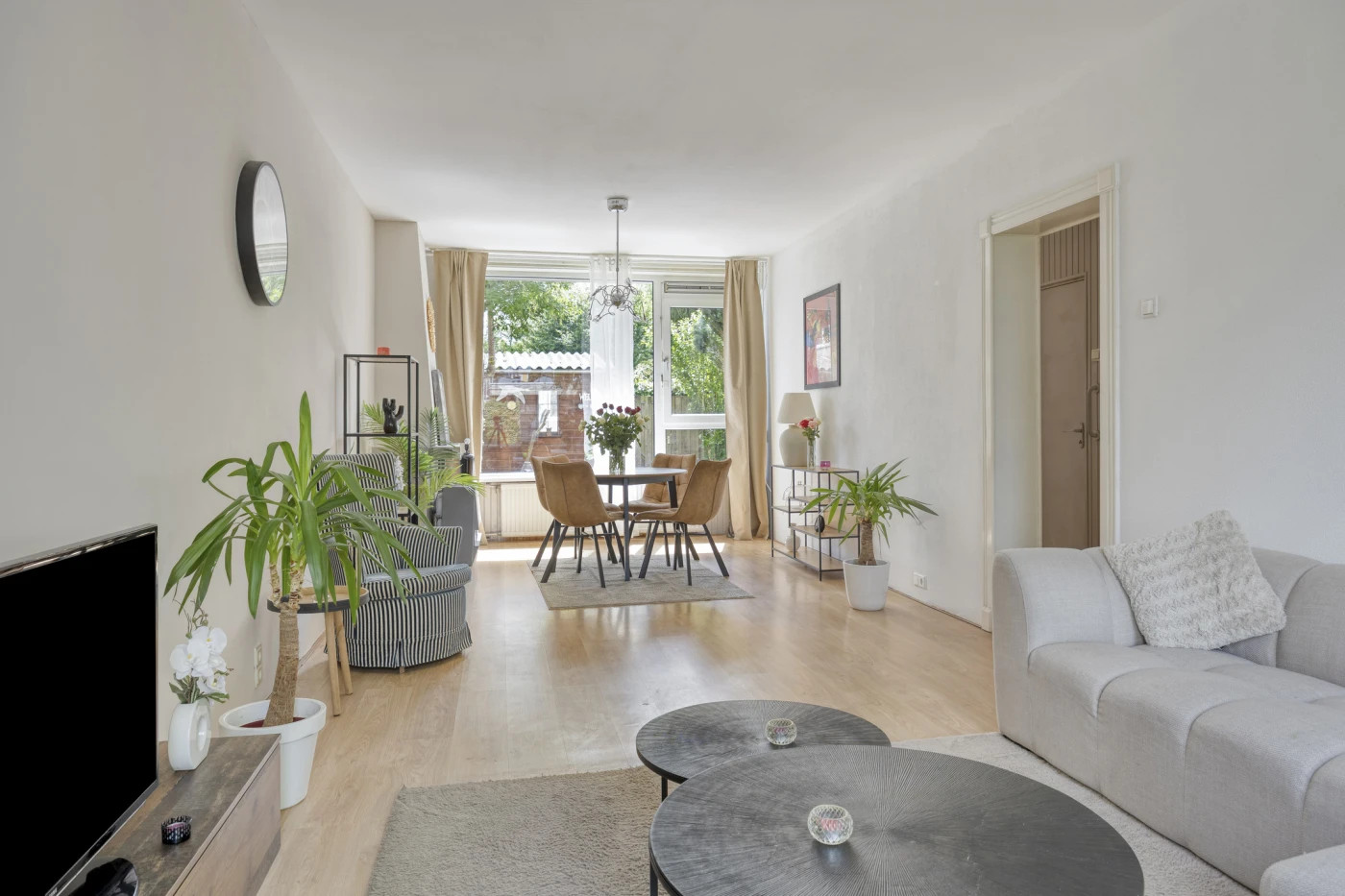 Tussenwoning te koop: Harderpad 8, Hoogvliet Rotterdam