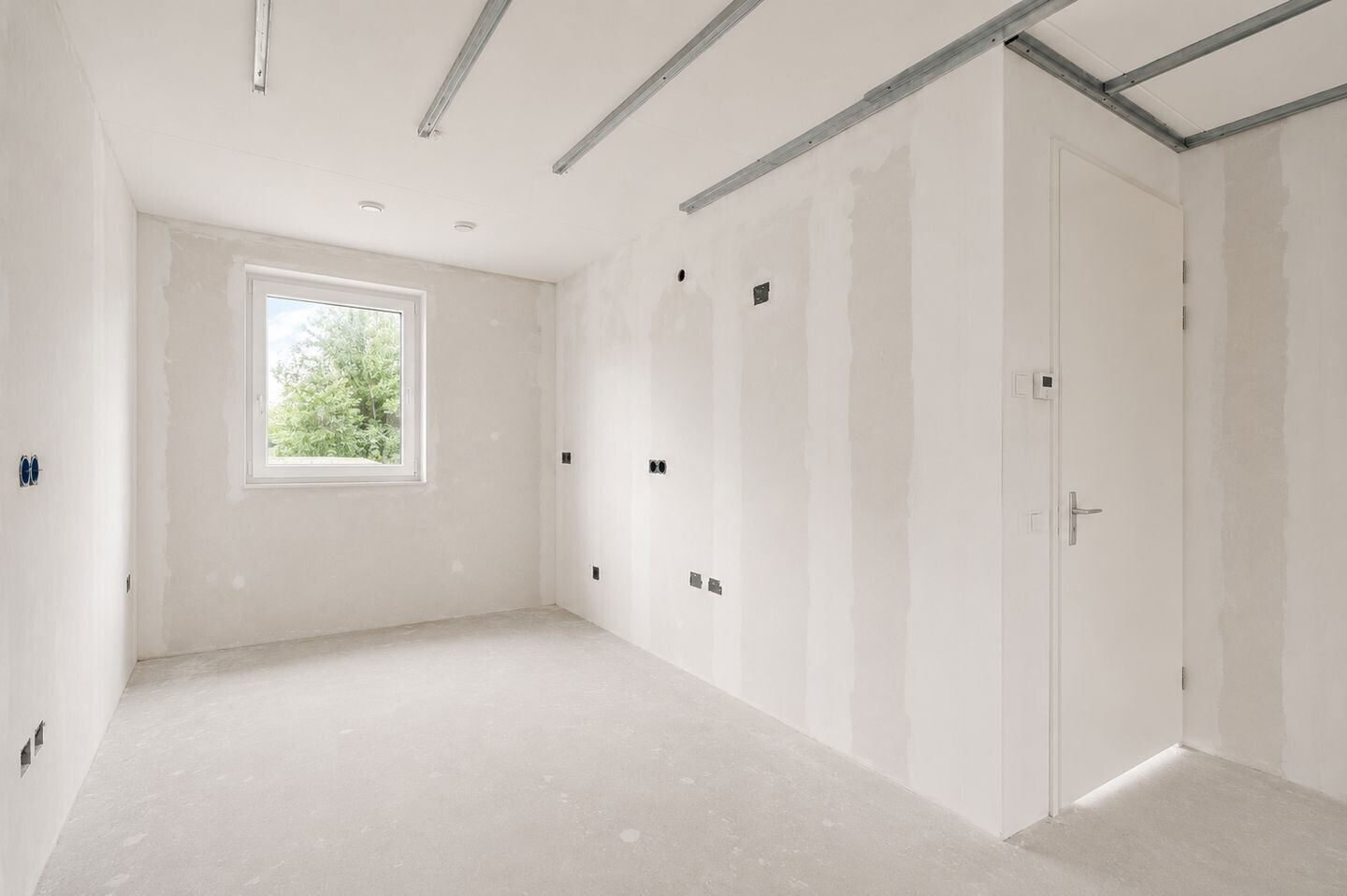 Tussenwoning te koop: Baarsweg 227, Hoogvliet Rotterdam