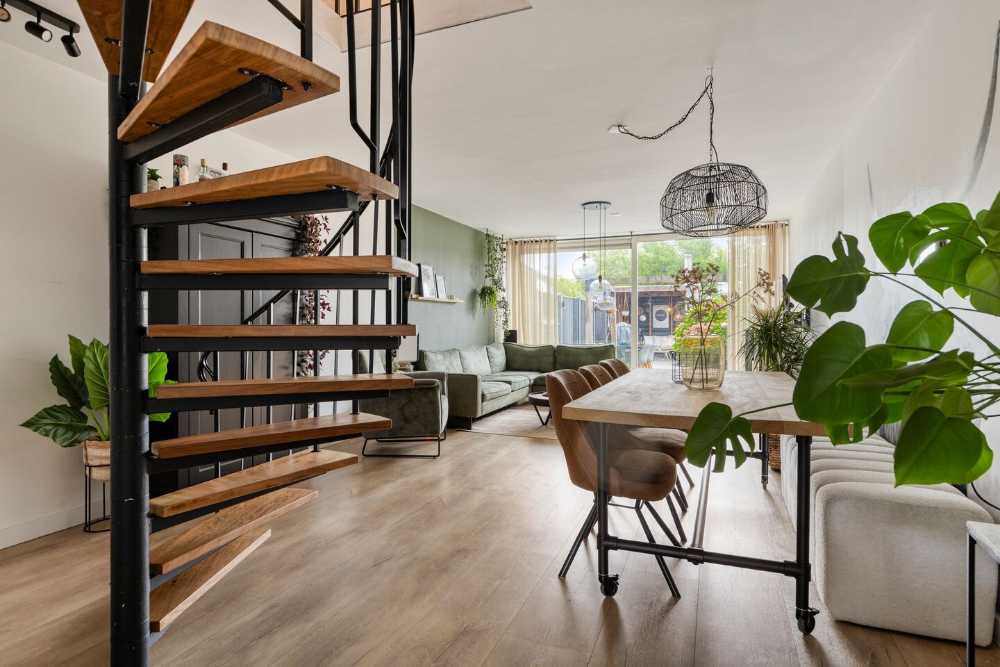 Tussenwoning te koop: Kaar 67, Hoogvliet Rotterdam