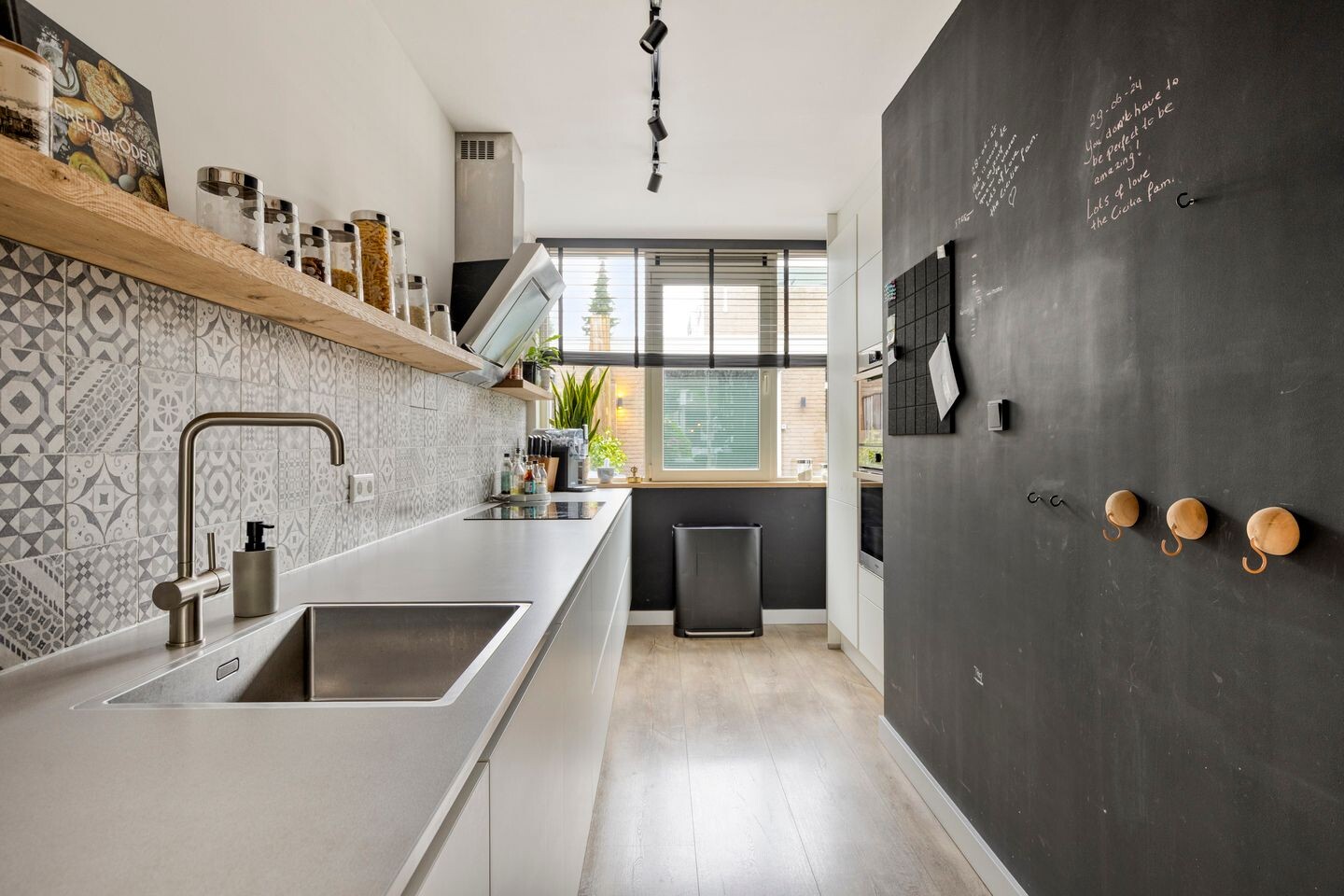 Tussenwoning te koop: Kaar 67, Hoogvliet Rotterdam