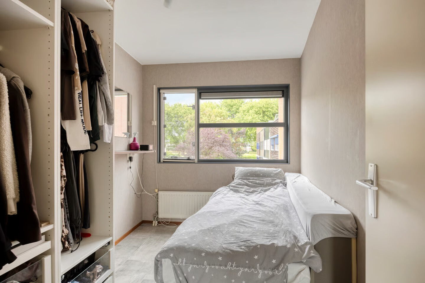 Tussenwoning te koop: Zuidzijdsedijk 96, Hoogvliet Rotterdam