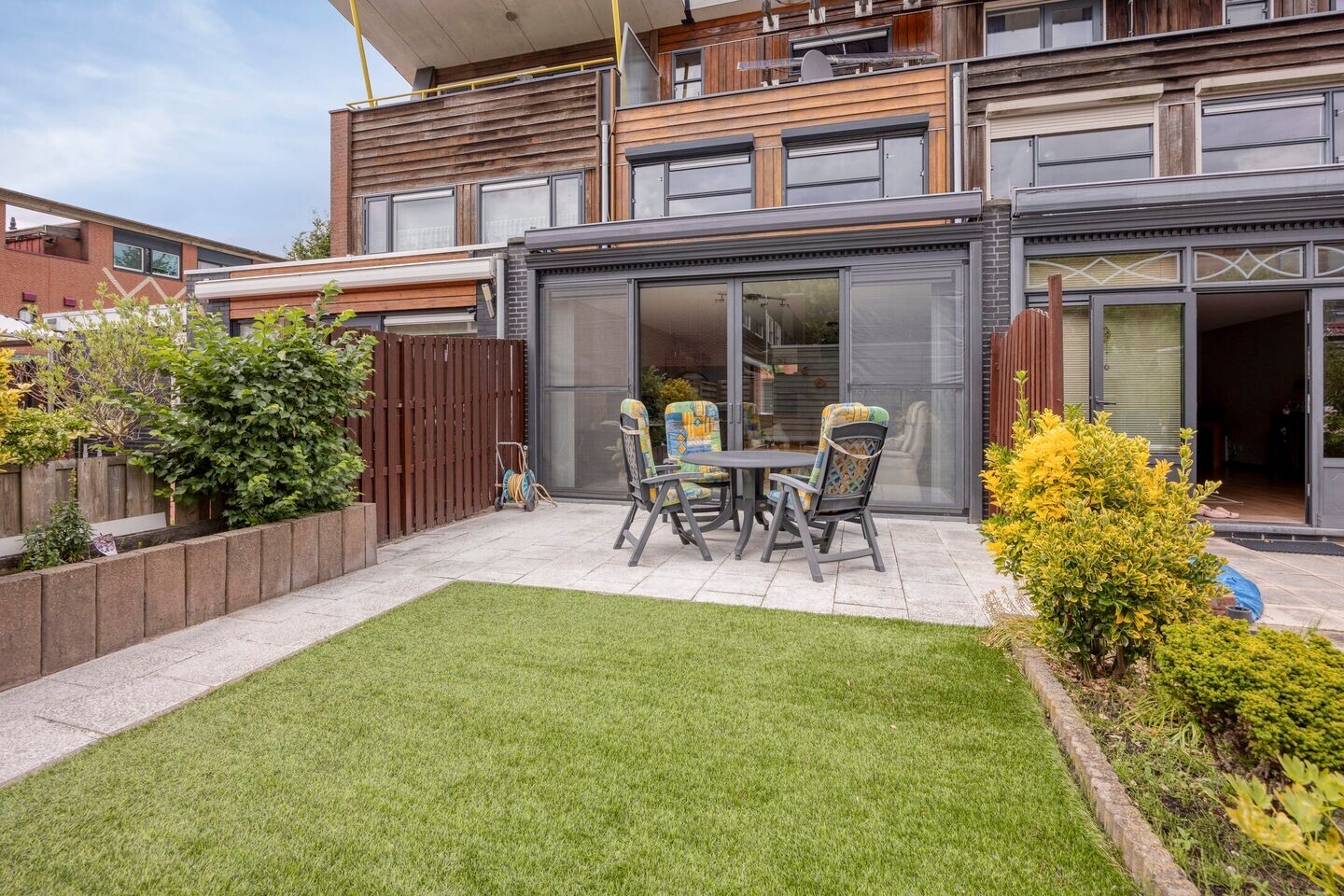 Tussenwoning te koop: Zuidzijdsedijk 96, Hoogvliet Rotterdam
