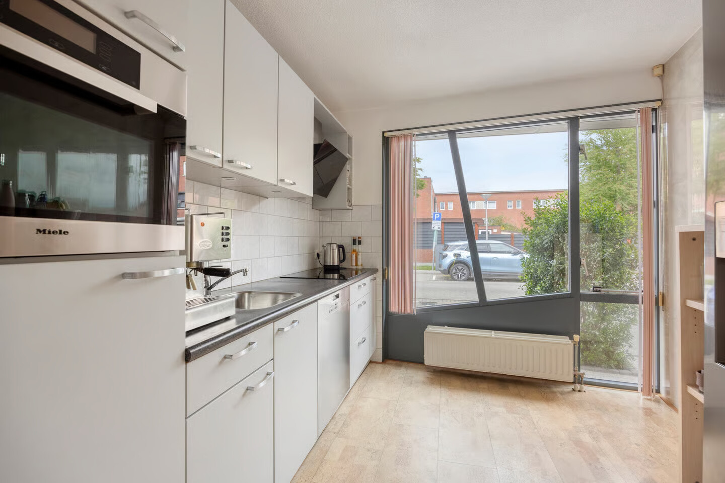 Tussenwoning te koop: Zuidzijdsedijk 96, Hoogvliet Rotterdam
