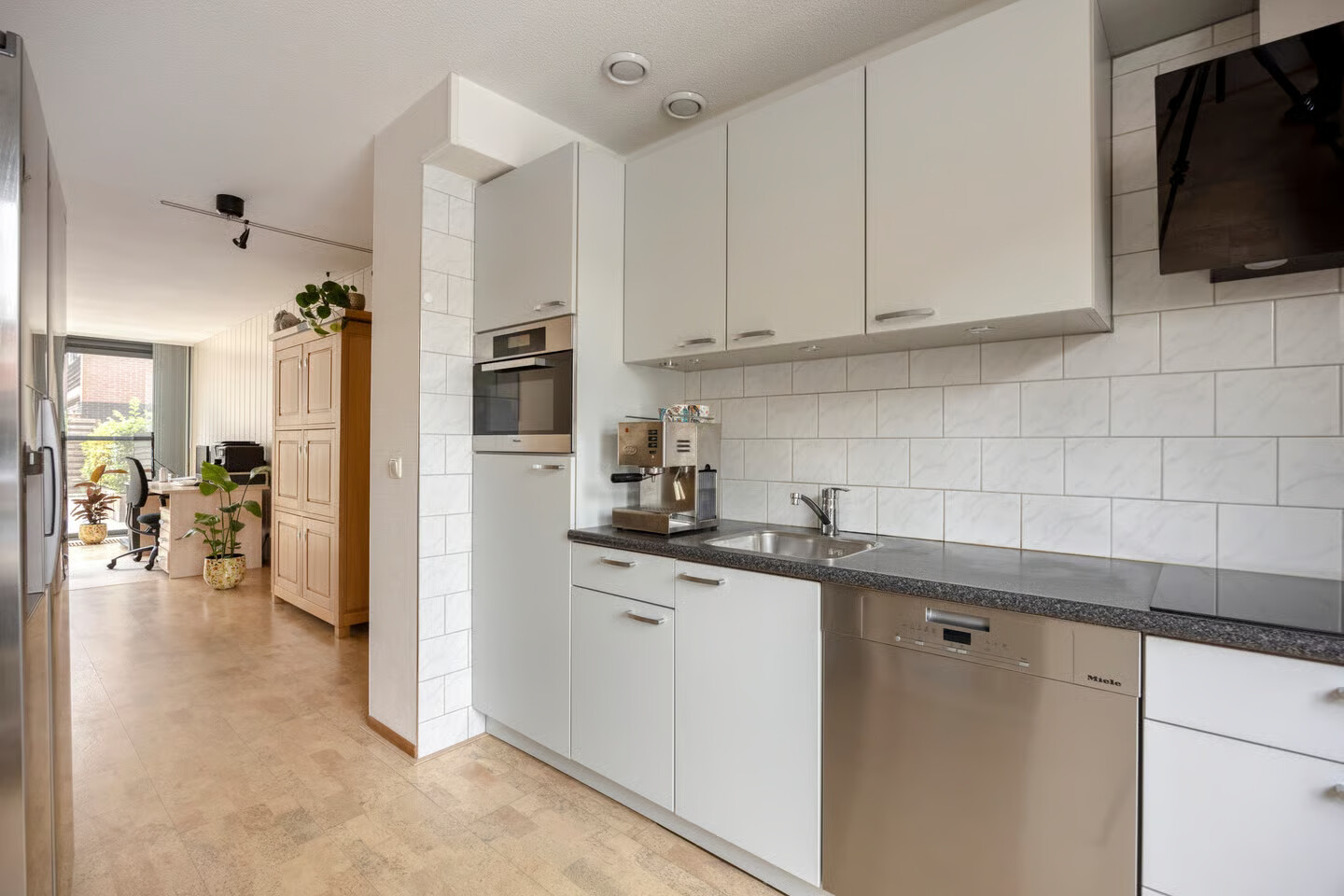 Tussenwoning te koop: Zuidzijdsedijk 96, Hoogvliet Rotterdam