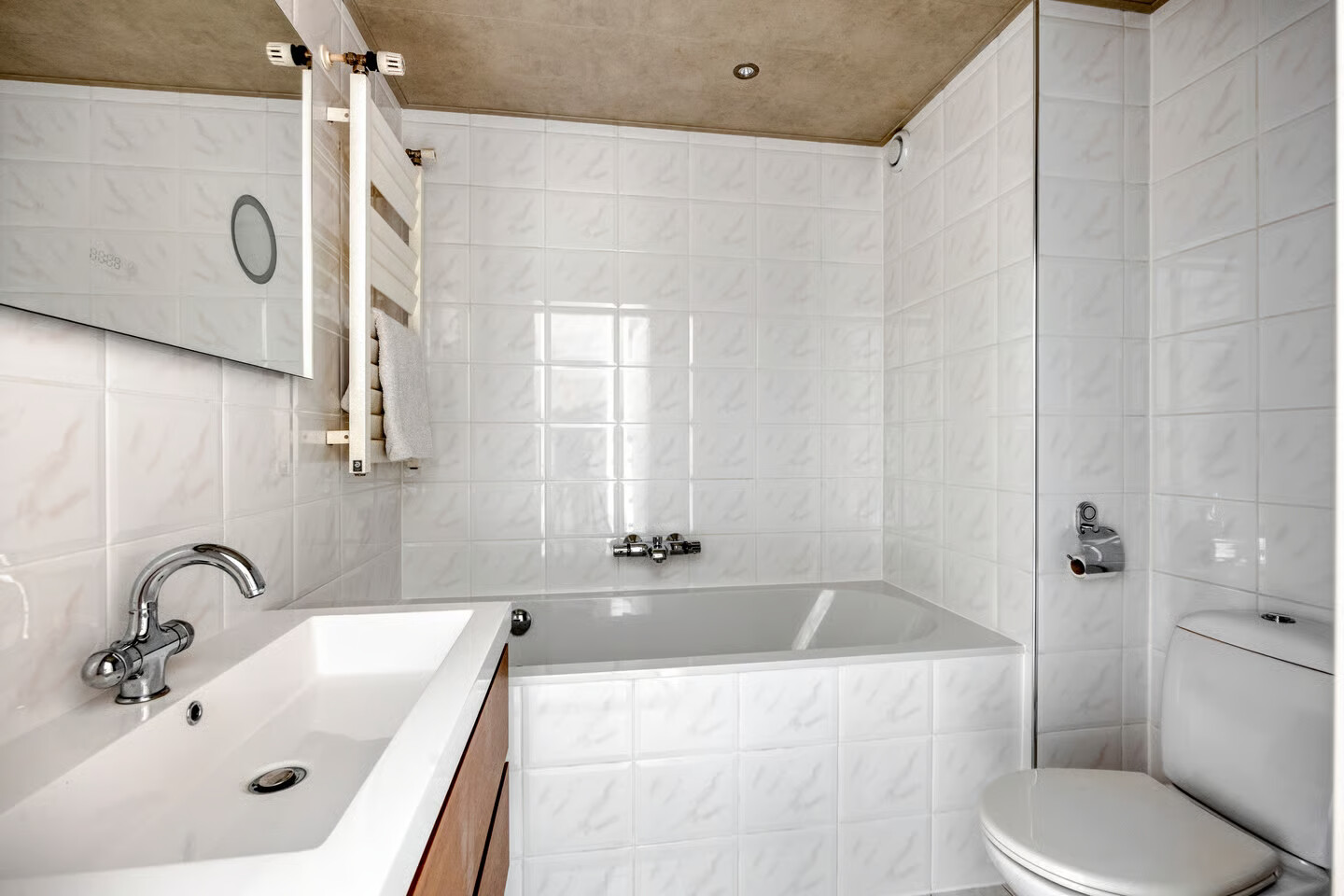 Tussenwoning te koop: Zuidzijdsedijk 96, Hoogvliet Rotterdam