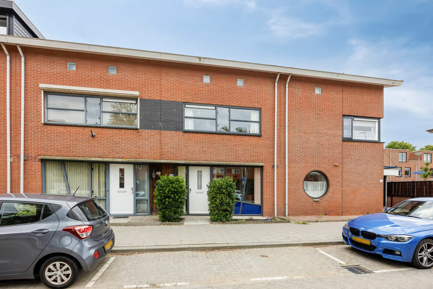 Tussenwoning te koop: Zuidzijdsedijk 96, Hoogvliet Rotterdam