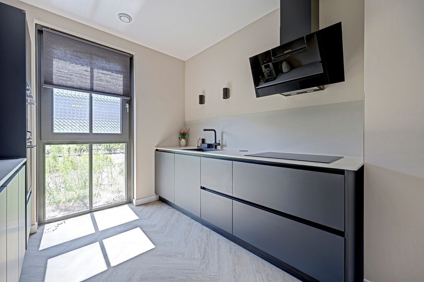 Tussenwoning te koop: Elementenweg 88, Spijkenisse