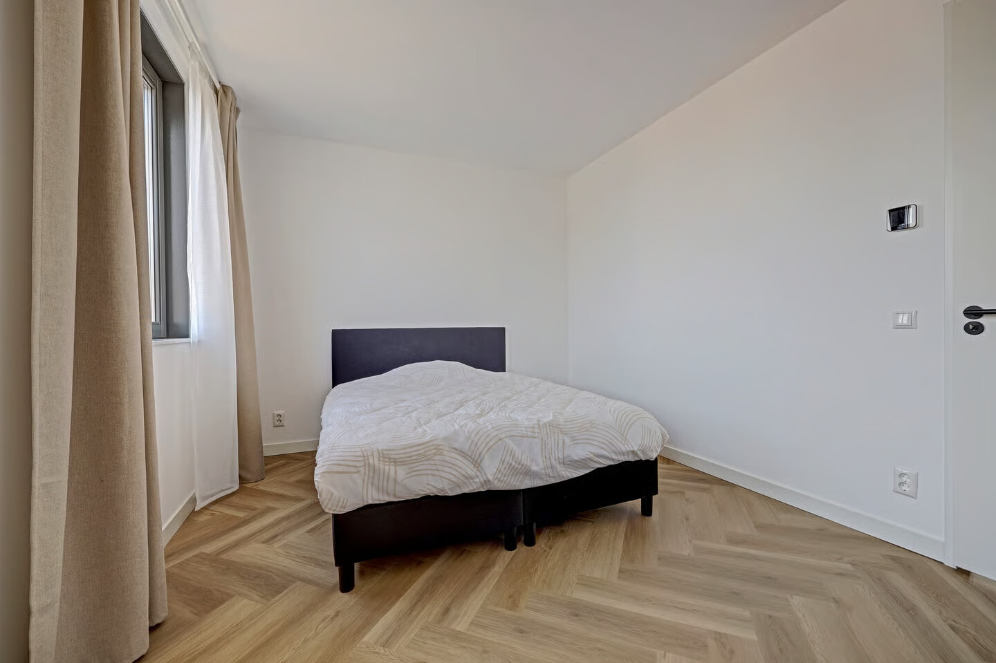 Tussenwoning te koop: Elementenweg 88, Spijkenisse