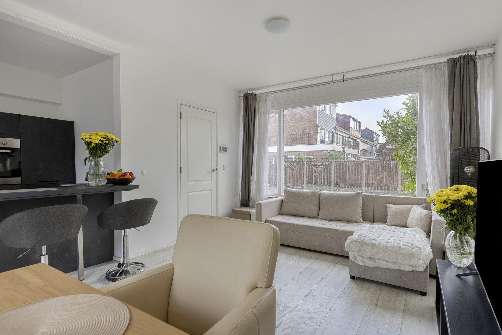 Tussenwoning te koop: Zwaluwstraat 4, Spijkenisse